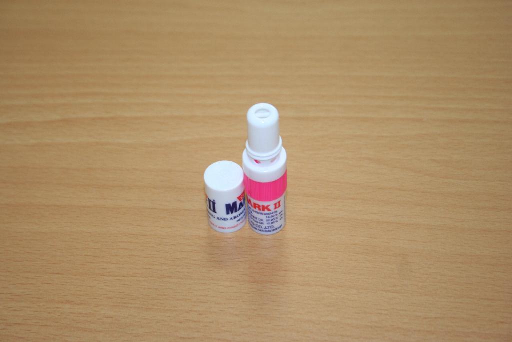 Žepni inhalator iz plastične mase, v obliki valja dolžine 6,5 cm in premera 1,5 cm. 

Osnovna sestavina inhalatorja je mešanica eteričnih olj poprove mete, evkaliptusa in sivke, z dodatkom mentola, kafre, metanola in borneola.

Uporablja se za olajšanje in osvežitev dihanja skozi nos, tako da se konica inhalatorja vstavi v nosnico, druga nosnica pa se zatisne s prstom in močno vdihne. Isti postopek se ponovi z drugo nosnico. Priporočljiva uporaba inhalatorja je 3 do 4 krat dnevno.

Žepni inhalator je pakiran v blister embalažo po en kos.