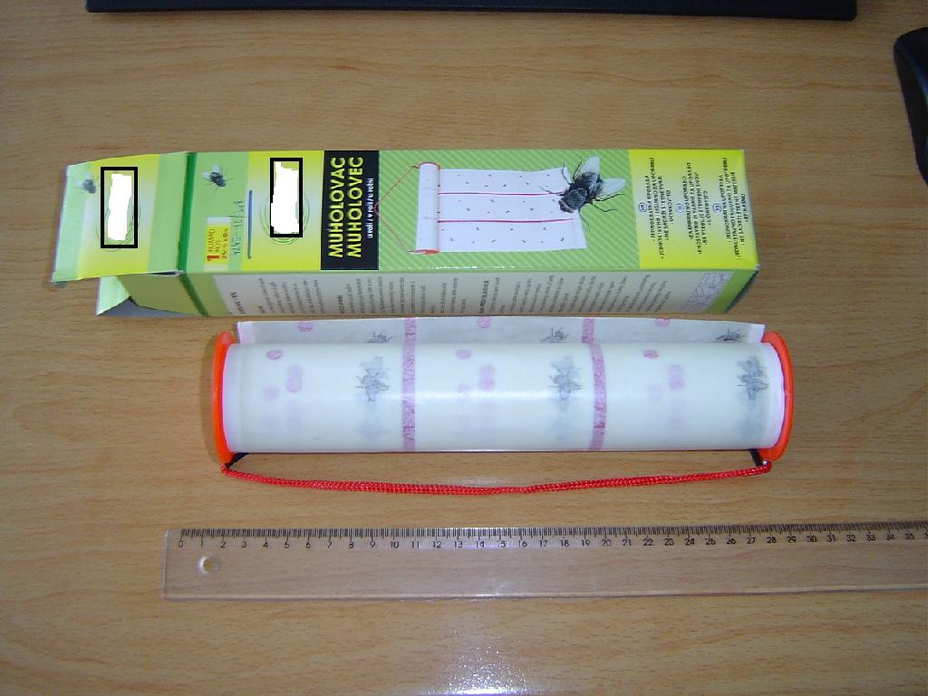 Lepljivi trak je navit na plastični valj dolžine 255 in premera 29 mm. Valj ima na obeh straneh rob višine 16 in debeline 2 mm. V sredini valja sta kovinska kavlja, ki sta povezana z vrvico.
Uporablja se za lovljenje mrčesa v zaprtih prostorih.
Papirnat trak širine 250 mm in dolžine 9 m je enostransko prevlečen z lepilom na osnovi poliizobutilena.
Valj z lepljivim trakom je pakiran v kartonasti škatlo.
