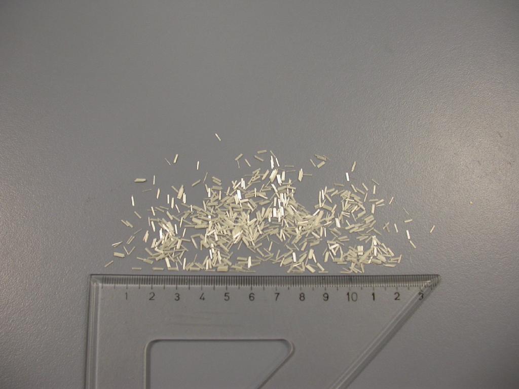 Rezane steklene niti, dolžine cca 5 mm, dobljene z rezanjem steklenih filamentov. Pakirano v vreče po 15 kg.
Uporabljajo se za izdelavo TV okvirjev in avtomobilskih delov.