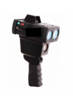 Ročni laserski merilnik in prikazovalnik hitrosti. Ohišje je narejeno iz aluminija. Vgrajeno ima video snemalno kamero. Spredaj sta oddajna in sprejemna leča laserskega žarka, leča video kamere ter sprožilnik. Zadaj je LCD monitor in tipke za upravljanje. Na levi strani sta tipki za Zoom. Na desni strani je USB priključek in luknja z navojem za pritrditev na stojalo. Zgoraj je prikazovalnik za projekcijo v vidno polje (HUD), ki omogoča prikaz razdalje in hitrosti.
Glavno funkcijo predstavlja prikazovanje hitrosti. Uporablja se za kontrolo hitrosti vozil v cestnem prometu.
Naprava vsebuje:
•laserski merilnik;
•kompas;
•klinometer;
•GPS;
•akumulatorska baterija;
•polnilnik za baterijo;
•USB kabel;
•16 GB pomnilnik;
•pomožno programsko opremo.
 Priložena so navodila za uporabo.
Naprava je shranjena v torbi, ki je posebej oblikovana in prirejena za ta izdelek.