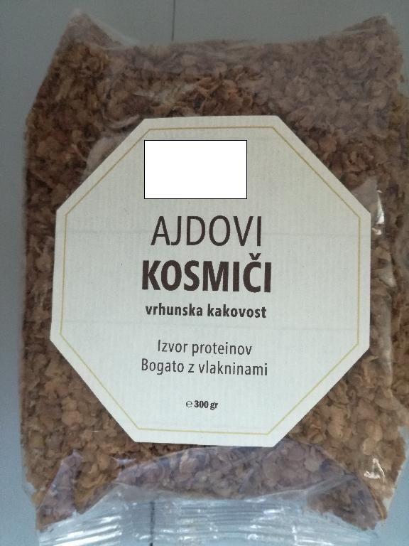 Ajdovi kosmiči, dobljeni z vročim stiskanjem celih, oluščenih, ajdovih zrn.
Uporablja se za prehrano.
Pakirano v vrečke po 300 g.