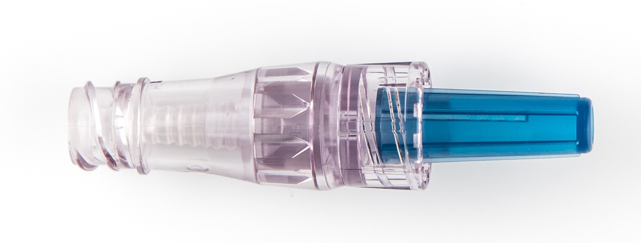 Konektor iz plastične mase z zapiralko, v obliki nepovratnega ventila, sestavljen iz plastičnega ohišja z odprtinama na obeh straneh za dovod ali odvod tekočine.
Uporablja se kot pribor za infuzijo. Ena stran se poveže s cevko, na druga pa z brizgalko ali infuzijskim sistemom. Zapiralka se odpre, ko je konektor pritrjen na brizgalko ali infuzijski sistem, in se zapre, ko se ta odstrani. To preprečuje uhajanje krvi in dostop zraka med infuzijo.