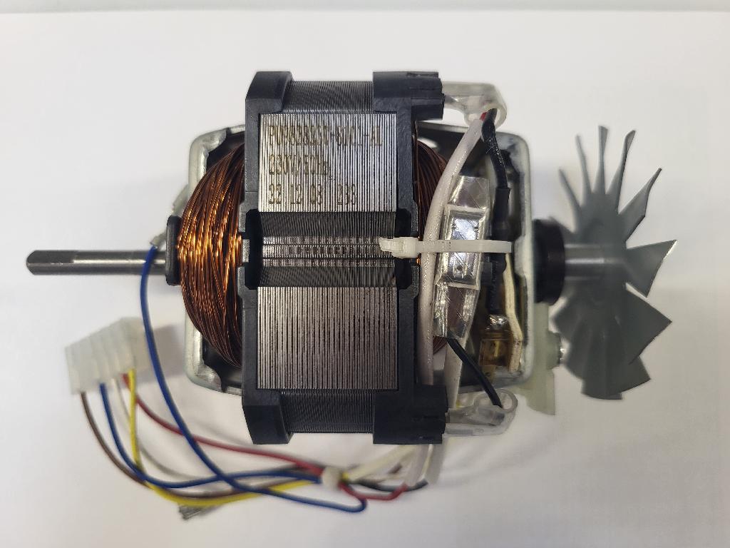 Enofazni elektromotor na izmenični tok, brez ohišja, sestavljen iz rotorja in statorja, z zunanjimi merami 80 x 80 mm. Na osi rotorja je na enem koncu tekač ventilatorja, ki služi za hlajenje navitja in na drugem koncu je os ploščato odbrušena v dolžini 14 mm. Nazivna napetost je od 220 do 240 V, frekvenca 50 ali 60 Hz, moč 600 W in hitrost vrtenja 12.000 obratov na minuto.
Uporablja se za vgradnjo v gospodinjske aparate.