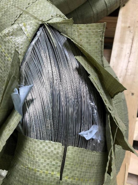 Hladno vlečena kovinska žica, premera 1,25 mm, ki je ohlapno prosto navita na kolut teže od 40 do 50 kg.

Žica z natezno trdnostjo 1800 N/mm² je narejena iz nerjavnega jekla (oznaka X10CrNi18-8), z vsebnostjo kroma 18, niklja 8 in ogljika 0,1 mas. %. Površina žice, ki je izdelana po standardu EN 10264-4 je polirana.
Uporablja za izdelavo bovden potegov, ki so namenjeni odpiranju pokrova motorja ali vrat motornega vozila.