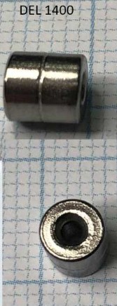 Valjček z luknjo po vzdolžni osi je izdelan iz nerjavnega jekla. Dimenzije so dolžina 5,2 zunanji premer 4,9 in premer luknje 1,4 mm. Na zunanjem obodu ima plitko zarezo, ki je pravokotna na vzdolžno os. Valjček ni kovan ali sintran.
Uporablja se za izdelavo bovden potega.