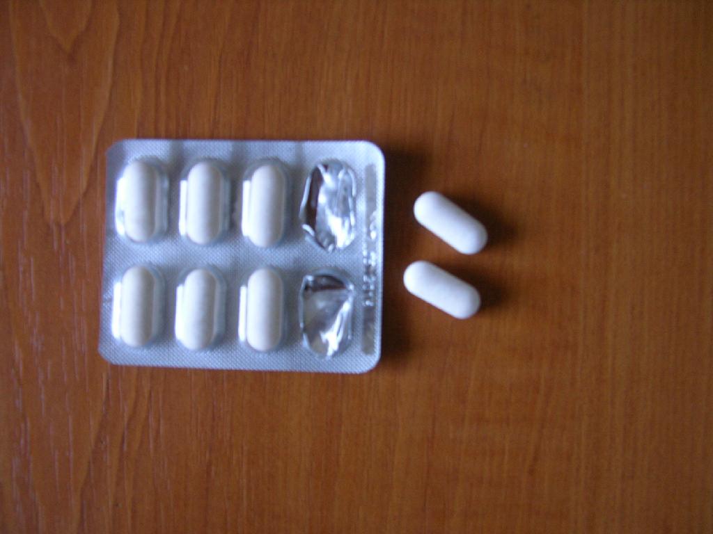 Prípravok na základe vitamínu C ako účinnej látky vo forme oválnych tabliet krémovej farby, dodávaný na predaj v malom ako výživový doplnok. 
Prípravok obsahuje prírodný vitamín C (1000 mg) a výťažok zo šípok. Je určený pri zvýšenej fyzickej a psychickej záťaži, strese, vypätom spôsobe života, resp. fajčiarom. Predĺžený účinok tabliet zabezpečuje rovnomerné vstrebávanie vitamínu C. Odporúčané dávkovanie je 1 tableta denne, zapiť tekutinou. 

Dodáva sa v papierovej škatuľke s farebnou potlačou, ktorá obsahuje celkovo 80 tabliet balených v blistroch v počte 10 ks (1 blister obsahuje 8 ks tabliet), ktoré sú zabalené v dvoch aluplastových obaloch po 5 ks.