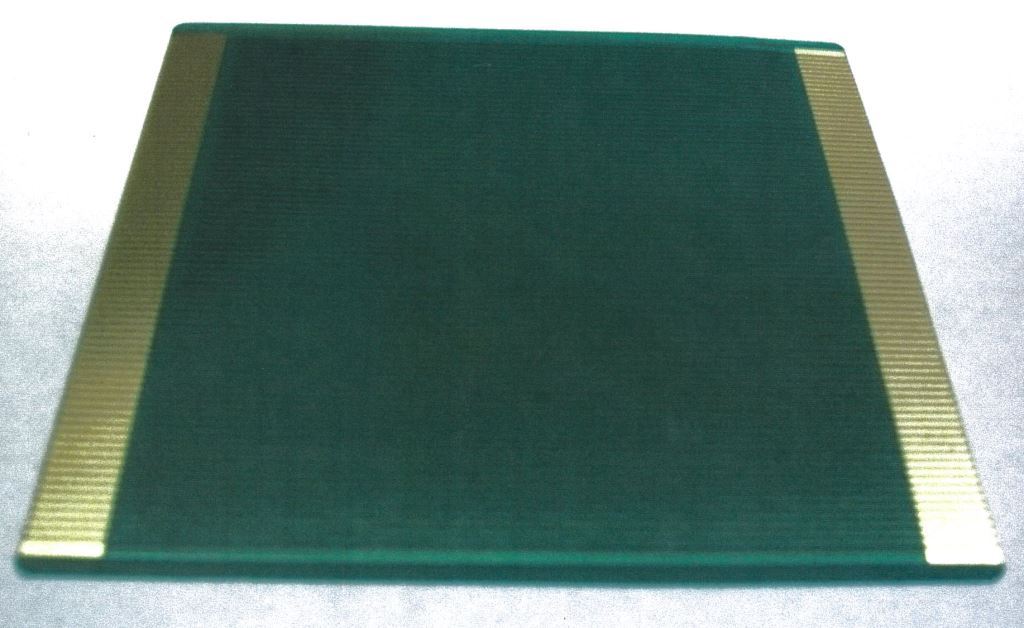 Tlačená doska s obvodmi (Printed Circuit Board). Ide o neosadený tlačený obvod, ktorý sa skladá len z vodivých spojov a kontaktov. Vnútornú štruktúru tvoria vodičové obvody a kontakty, ktoré boli vytvorené viacnásobným tlačením, tzn. doska je viacvrstvová. Na oboch stranách dosky sa nachádza 80 kontaktných plôch. Používa sa do testovacích zariadení, ako spojka medzi konektormi alebo káblami. Doska neobsahuje žiadne  aktívne alebo pasívne elektronické prvky. Rozmery dosky sú: 500 x 420 x 0,25 mm.