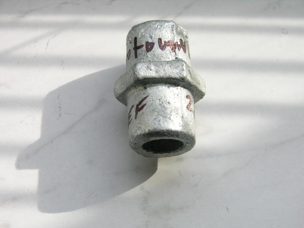 Príslušenstvo na rúry a rúrky - fiting EF, vsuvka, polotovar. 
Ide o upravený odliatok (po odliatí sa odstránia vtoky a povrchovo sa upraví zvonku aj zvnútra žiarivým zinkovaním prípadne ostane čierny) bez narezaných závitov, vyrobený z temperovanej liatiny s čiernym lomom, určený na ďalšie opracovanie = trieskové obrábanie – rezanie závitov, pranie, konzervovanie, tlakovanie atď. 
Fiting bez narezaných závitov bez ďalšieho opracovania nie je možné použiť na montáž . 
chemické zloženie:
C=0-2%, Si= 0,7-0,9%, Mn= 0,2-0,65%, S max. 0,2%, P max. 0,1%