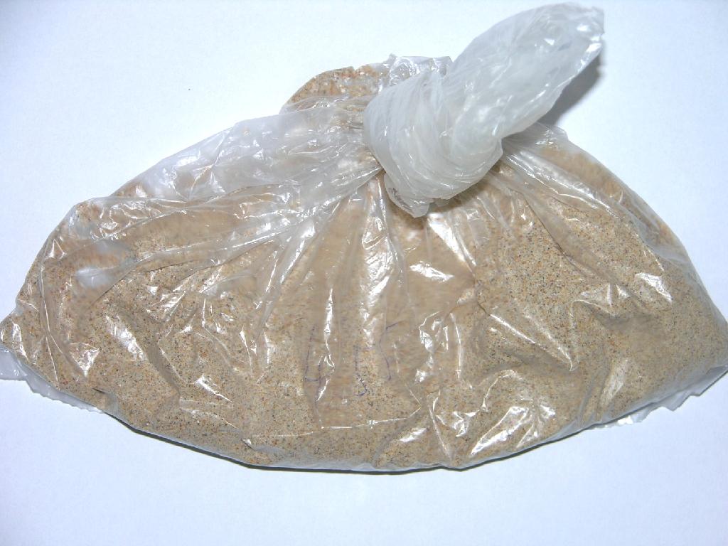 Prípravok s arómou bujónu, určený na ochutenie dehydrovaných polievok, bujónov a cestovinových pochúťok. Obsahuje procesné arómy, aromatické prípravky, prírodne identické aromatické látky, prírodné arómy, cukor 38,5 %, maltodextrín (zemiakový) 8 %, maltodextrín (pšeničný) 5,5 %, inosinát sodný 4,5 %, rastlinný tuk 4,0 %, kyselinu citrónovú 3,5 %, fosforečnan draselný 0,4 % a emulgátor 0,4 %.  

Ide o sypkú zmes svetlohnedej farby s výraznou vôňou po bujóne.