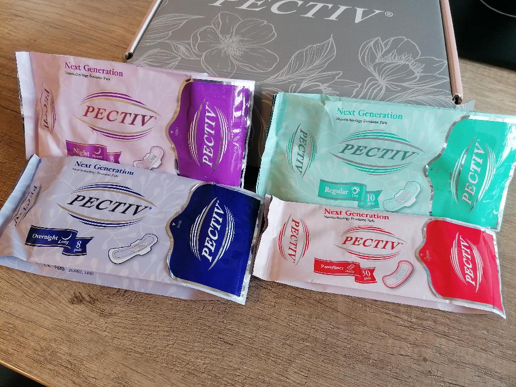 Tovar predstavuje dámska hygienická vložka. Veľkosť vložky: dĺžka 15-32 cm, šírka 6-8 cm, základ tvorí biela farba. Vložky sú balené vo farebných plastových obaloch, po kusoch. Sú vyrobené nanotechnológiou za účelom ochrany a absorpcie. Tovar je vyrobený zo vzdušného, superabsorpčného papierového materiálu, obsahuje nanostriebro a dynamické anióny, ktoré chránia pred baktériami a odstraňujú nepríjemný zápach.