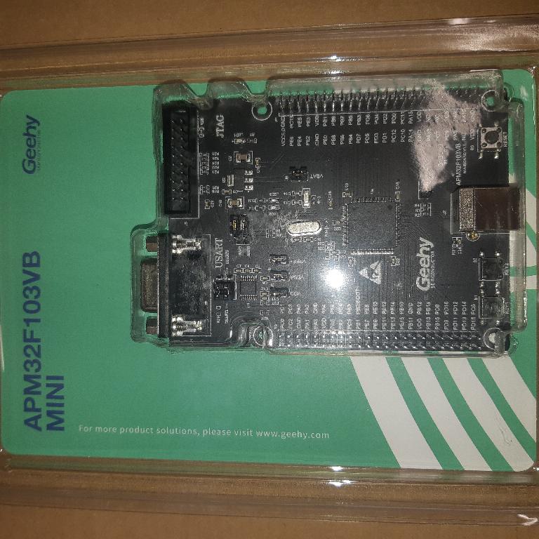 Testovacia/vývojová/prototypovacia doska pre mikrokontrolér APM32F103VBT6. Výrobok sa používa pre potreby vývoja SW a HW s mikrokontrolérom APM32F103VBT6. Pomocou dosky sa testuje funkčnosť softvéru, prostredníctvom pripojeného logického analyzátora, osciloskopu, alebo iných prístrojov. Výrobok spĺňa podmienky uvedené v poznámke 6A k 84 kapitole.