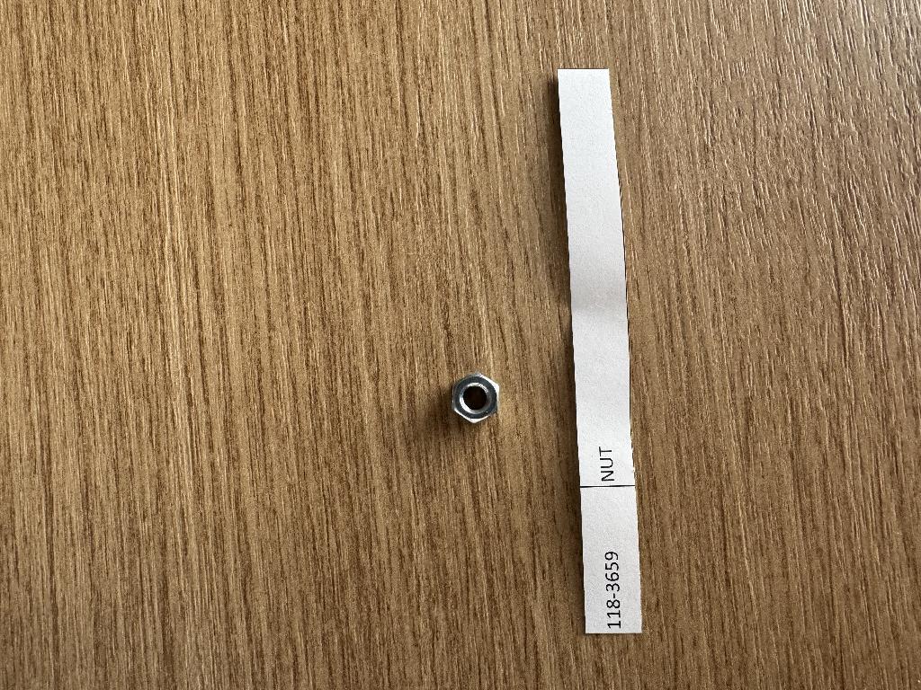 Šesťhranná matica s vnútorným priemerom neprevyšujúcim 12 mm, vyrobená z inej ako nehrdzavejúcej ocele.