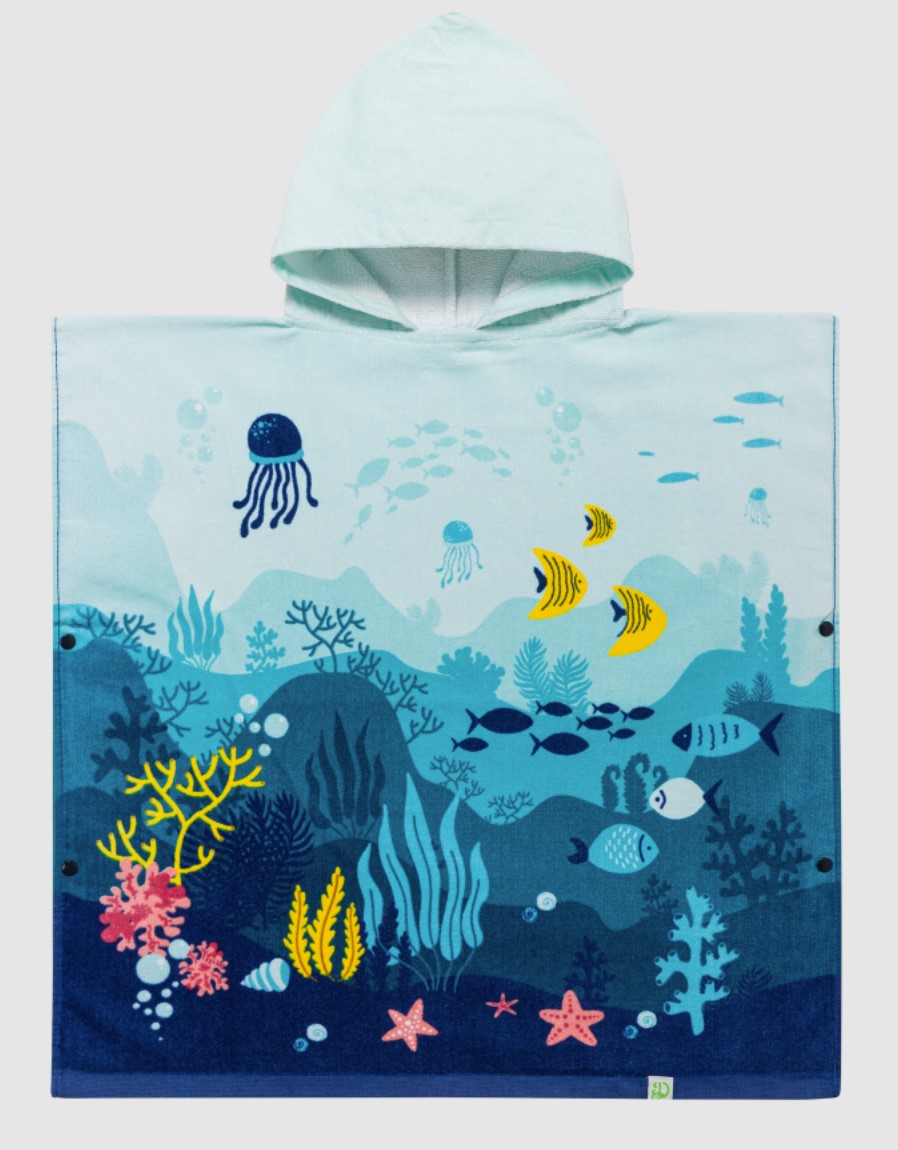 Tovarom je plážové detské pončo/kids poncho s kapucňou v rôznych farebných prevedeniach. Tovar je vyrobený zo 100% bavlnenej tkaniny zo slučkovej uterákoviny. Tovar sa oblieka cez hlavu a je voľného strihu. Tovar je univerzálnej veľkosti. Tovar je unisex. Tovar má rozmer 120 x 60 cm, so zapínaním na bokoch pomocou dvoch gombíkov na každej strane.
