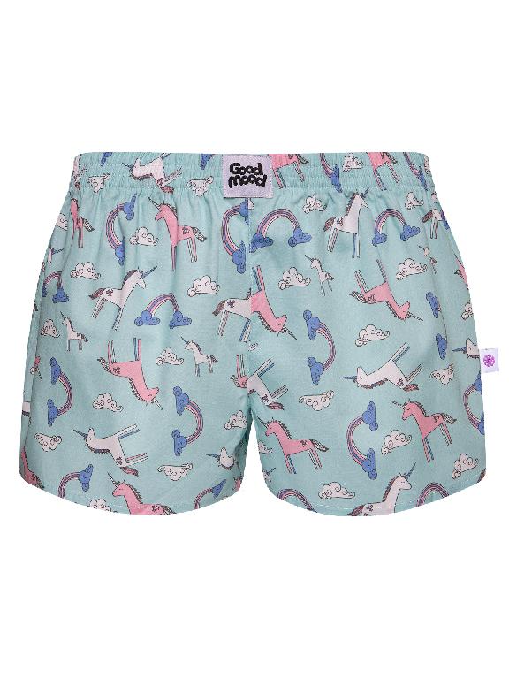 Tovarom sú vzorované dámske trenky (Crazy Women Loose Boxers), ktoré sú nosené ako dámske spodné prádlo. Tovar je vyrobený z tkaniny, ktorá je z bavlny 100%. Tovar má v páse všitý pás textilnej gumy. Tovar má voľnejší strih, krátke nohavice voľnejšie okolo nôh s vykrojením na boku. Tovar je bez zapínania. Tovar je dodávaný vo viacerých farebných prevedeniach.