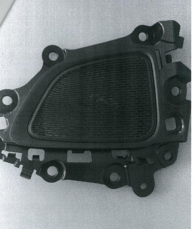 1. Plastový výlisok, používaný ako krytka reproduktora v dverových paneloch automobilu, v dolnej časti dverového panelu, použitý materiál je plastový výlisok. 2. Plastový výlisok, používaný ako krytka reproduktora v dverových paneloch automobilu, v dolnej časti dverového panelu, použitý materiál je plastový výlisok + plastové vložky. Plastový výlisok, používaný ako krytka reproduktora v dverových paneloch automobilu, v dolnej časti dverového panelu, použitý materiál je plastový výlisok + látkový poťah + plechová krytka.