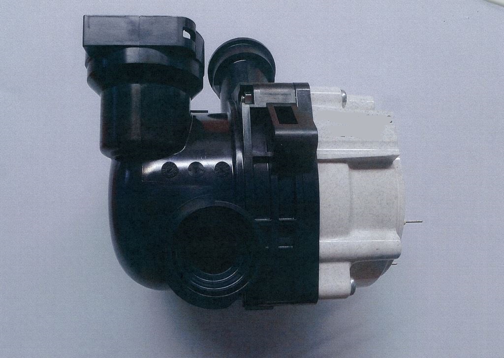 Vodné obehové čerpadlo na cirkuláciu vykurovacej vody v kondenzačných kotloch. Čerpadlo pozostáva z elektromotora (nie je použiteľný bez pridanej riadiacej elektroniky) a poháňanej vodnej turbíny. Ďalšie diely ako vzduchový poistný ventil, plastové kryty a riadiaca elektronika sú vyrábané a zmontované s čerpadlom. Ide o odstredivé čerpadlo pre vykurovacie systémy a dodávku teplej vody.