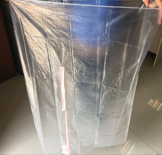 Tovar predstavuje vrece rozpustné vo vode, vyrobené z polyvinylalkoholu a je určené hlavne na manipuláciu so znečisteným alebo infikovaným oblečením pre zabezpečenie hygieny a bezpečnosti pri práci s infikovaným materiálom. Vrece rozpustné vo vode z PVA sa počas procesu použitia úplne rozpustí bez toho, aby došlo k znečisteniu praných materiálov. Vrece je rozpustné pri teplote 45 stupňov Celzia.