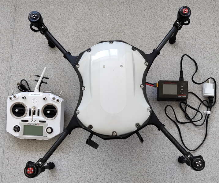 Dron s hmotnosťou 4 kg, pričom celé balenie váži 22 kg. Dron je vybavený kamerou na snímanie a následné spracovanie snímok a ukladanie do svojej vnútornej pamäte.
Výrobok pozostáva z uhlíkových kompozitov, 3D tlačených plastových dielov, elektronických súčiastok, motorov, frézovaných dielov z hliníkových zliatin a pod. Je vybavený GPS systémom a inými snímačmi ako, magnetometrom/ kompas inerciálnom meracou jednotkou. Balenie obsahuje diaľkové ovládanie.