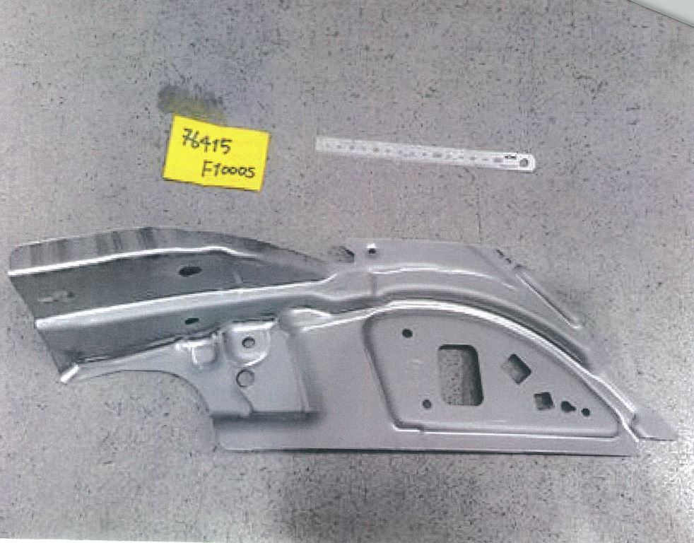 Výlisok z nízkouhlíkovej, nízkolegovanej ocele vhodnej na zváranie. Je súčasťou dverného rámu predných dverí automobilu. Diel je nosnou časťou pre upnutie spätného zrkadla a iných elektronických súčastí.