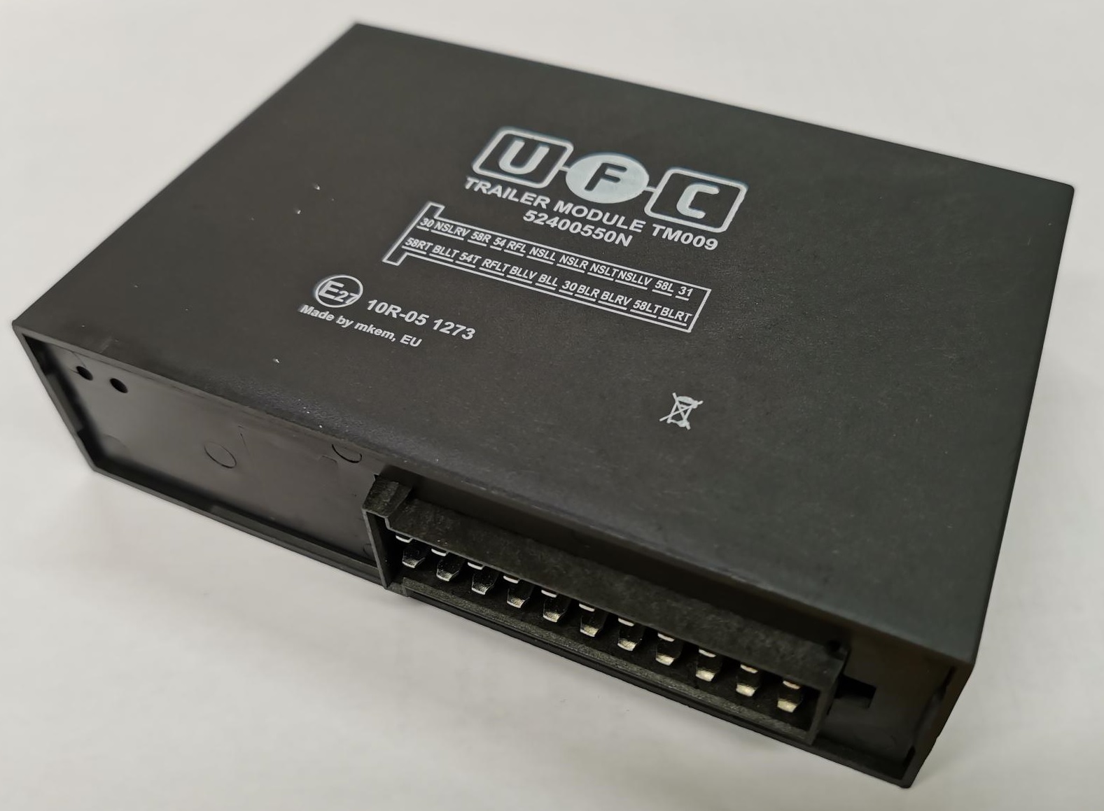 Modul prívesu UFC slúži na elektrické prepojenie vozidla a prívesu vozidla. Je to univerzálny modul pre všetky modely áut. Modul je tvorený doskou plošných spojov s konektorom, ktoré sú umiestnené v plastovom puzdre. Plošné spoje obsahujú spínacie súčiastky ako relé, alebo elektronické výkonové spínače.
