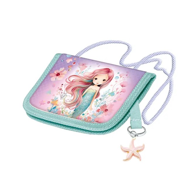 Tovarom je peňaženka na krk. Rozmery tovaru: 12 x 9 cm, materiálové zloženie: 300D/PVC, zips, ťahač zo základných kovov podľa dizajnu. Rôzne dizajny: chlapčenské a dievčenské.
Balenie tovaru: v plastovom vrecku s papierovým headerom. Tovar sa používa ako peňaženka na peniaze, doklady pre deti.