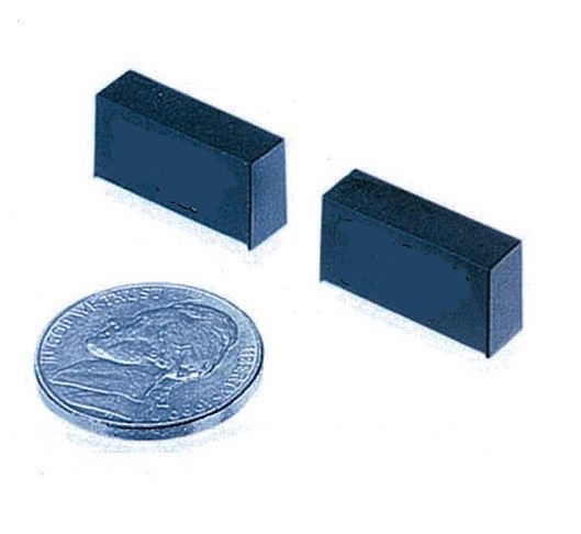 Menič jednosmerného napätia DC/DC - konvertor. Malý plastový modul o rozmeroch 20 x 10 x 6 mm. Obsahuje malú dosku plošných spojov, na ktorej sú stabilizačné a filtračné obvody (napr. cievka, kondenzátor, tranzistor atď.). Celé je to zaliate v plastovej hmote. Modul má vývody určené na zaspájkovanie do dosky plošných spojov. Na vstup sa privádza nejaké vstupné napätie a na výstupe sú iné výstupné napätia štandardizovaných hodnôt (napr. 5, 12, 24 V (DC) atď). Je vhodné do zariadení napájaných zo sieťového napätia a pomocou tohto modulu je možné získať iné potrebné napájacie napätie pre rôzne časti zariadenia.